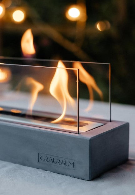 Tischkamin Tillmann mit Glas aus Beton, Bio-Ethanol Kamin handgefertigt in Leipzig – Beton-Harmonie